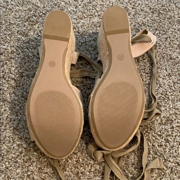 Lulu’s Wedges NWOT - Picture 3 of 5